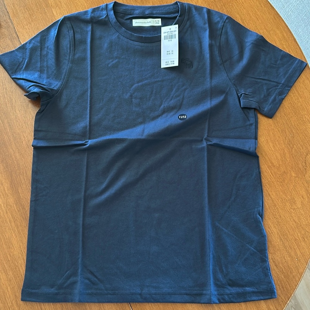 BNWT Abercrombie boys tshirt